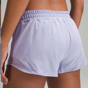 Lululemon Hotty Hot Low-Rise Lined Short 2.5" Inseam in Lilac Smoke Size 4